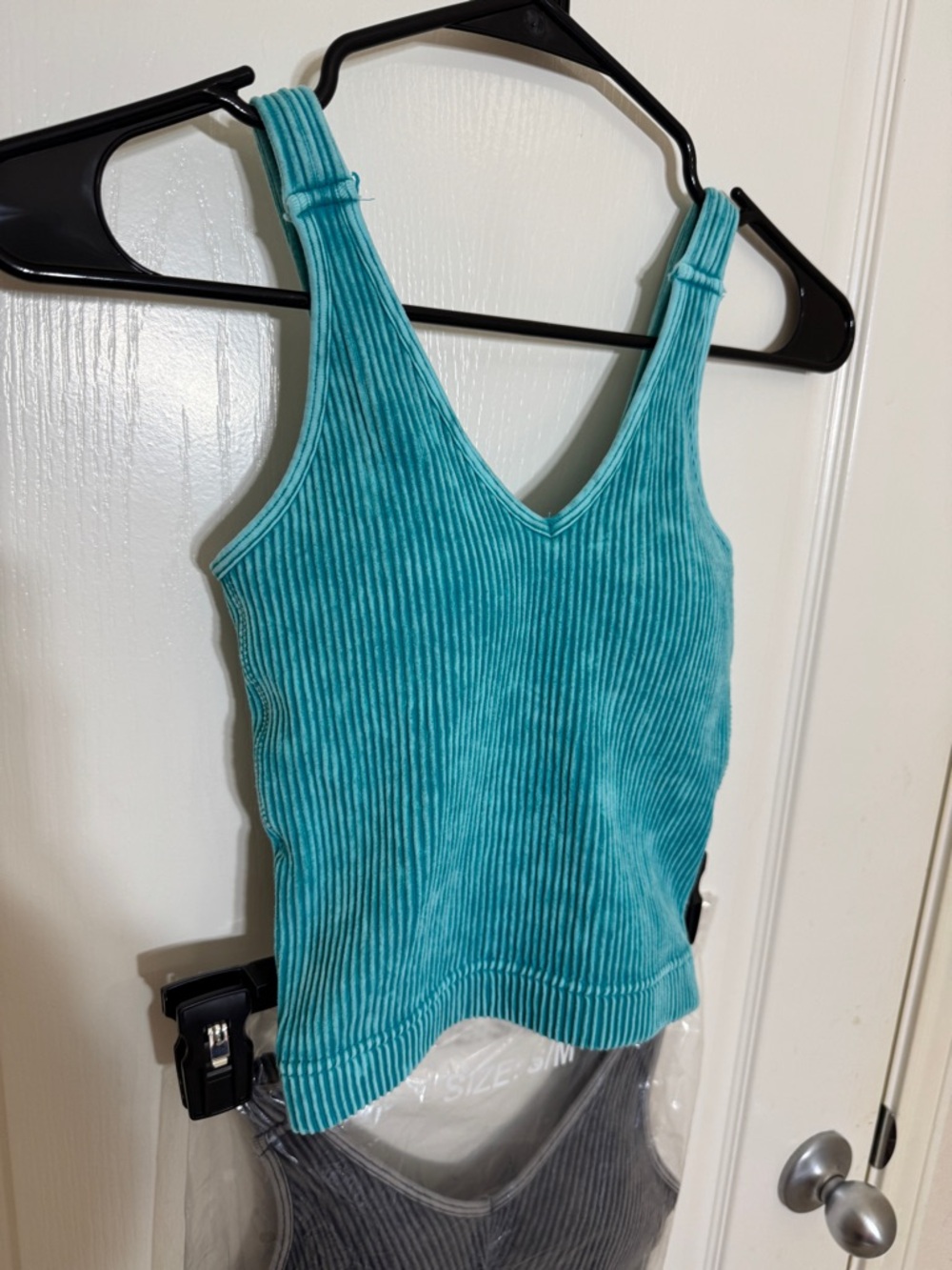 Zenana Ribbed Mineral Wash Cropped Tank Top Bundle Seamless V-Neck Brami S/M - Picture 4 of 8